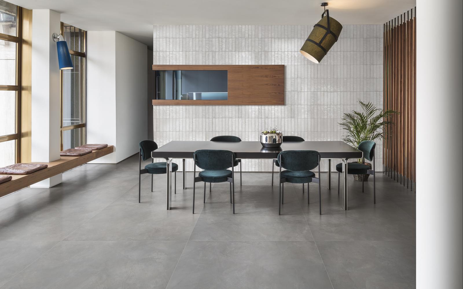 Kantine mit großen Fliesen von Marazzi